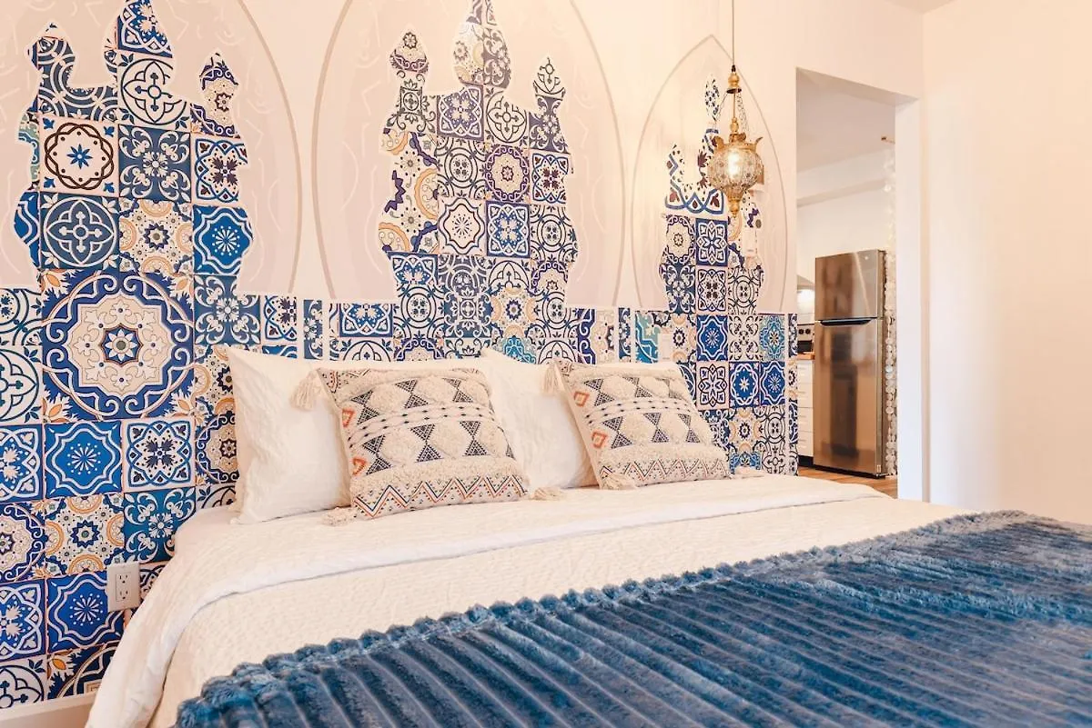 Luxury Boho-Inspired Apt In مونتريال