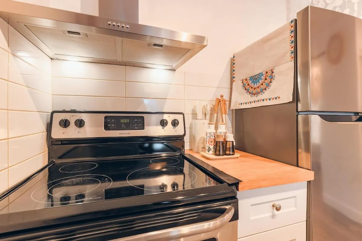 Luxury Boho-Inspired Apt In مونتريال