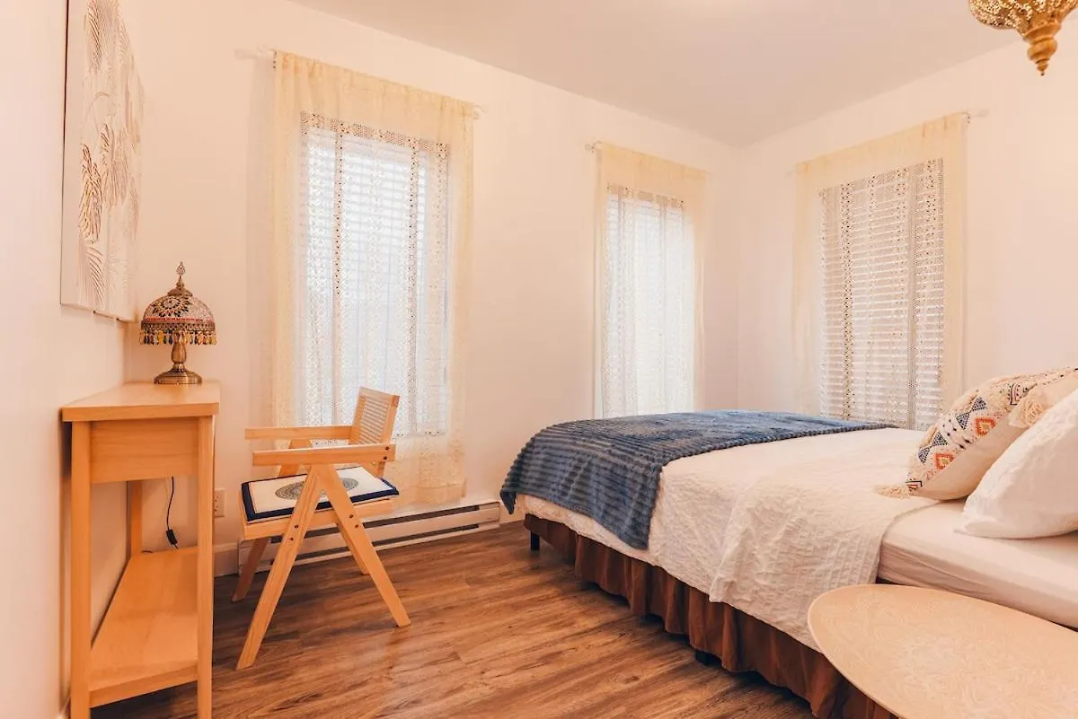 شقة Luxury Boho-Inspired Apt In مونتريال
