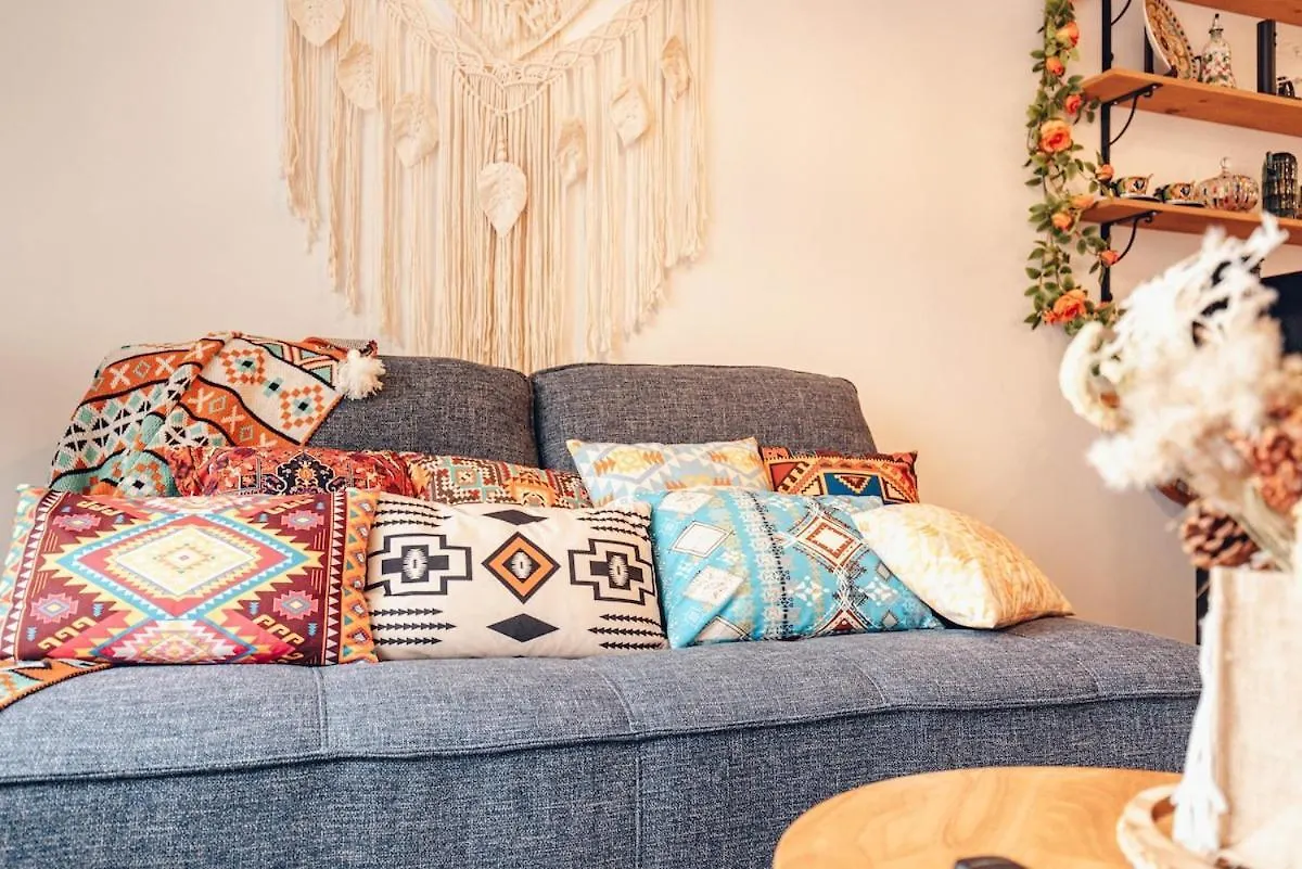 Luxury Boho-Inspired Apt In مونتريال 0*,